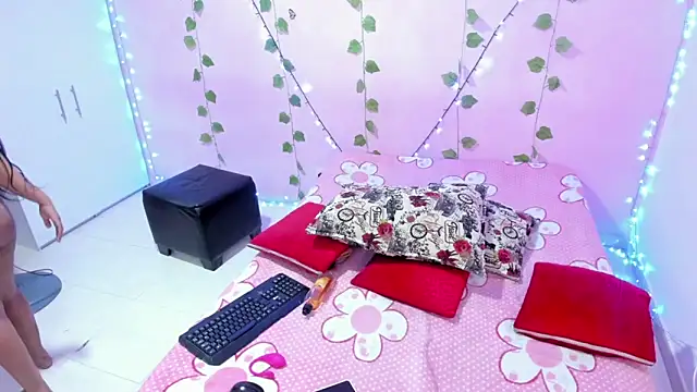 ambersmitx online show from December 19, 2024, 9:38 pm