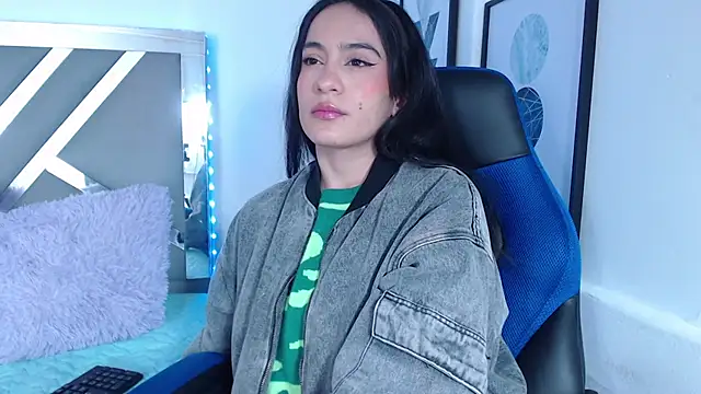 Snapshot of ZaraDames_ chatting on January 24, 2025, 3:54 am ZaraDames online show from January 24, 2025, 3:54 am