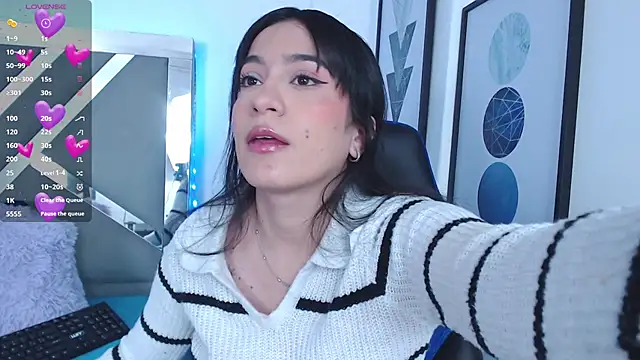 Snapshot of ZaraDames_ chatting on February 12, 2025, 5:05 am ZaraDames online show from February 12, 2025, 5:05 am