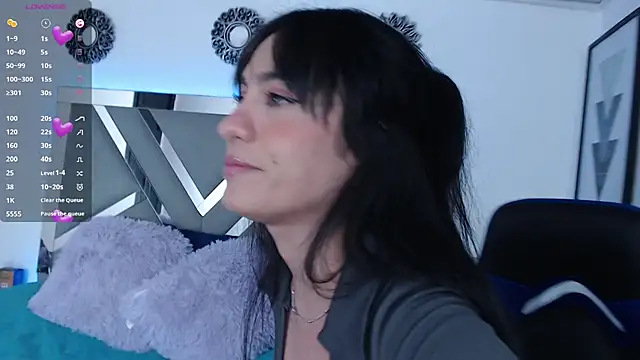 Snapshot of ZaraDames_ chatting on February 13, 2025, 4:22 am ZaraDames online show from February 13, 2025, 4:22 am