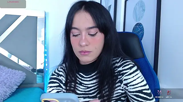 Snapshot of ZaraDames_ chatting on February 14, 2025, 4:47 am ZaraDames online show from February 14, 2025, 4:47 am