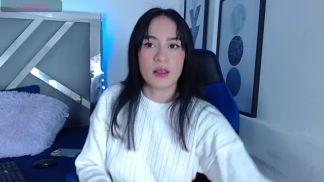 Snapshot of ZaraDames_ chatting on February 18, 2025, 5:53 am ZaraDames online show from February 18, 2025, 5:53 am