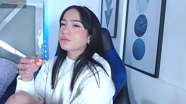 Snapshot of ZaraDames_ chatting on February 18, 2025, 8:59 am ZaraDames online show from February 18, 2025, 8:59 am