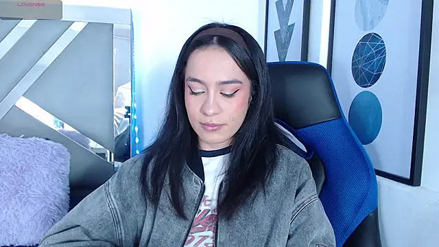 Snapshot of ZaraDames_ chatting on February 26, 2025, 4:25 am ZaraDames online show from February 26, 2025, 4:25 am