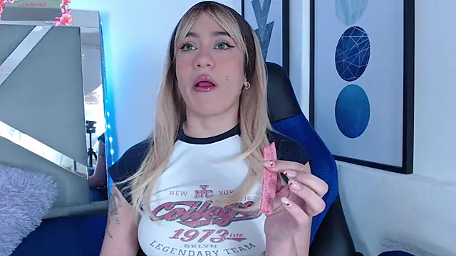 Snapshot of ZaraDames_ chatting on March 7, 2025, 4:46 am ZaraDames online show from March 7, 2025, 4:46 am