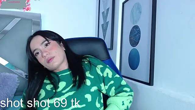 Snapshot of ZaraDames_ chatting on March 18, 2025, 4:37 am ZaraDames online show from March 18, 2025, 4:37 am