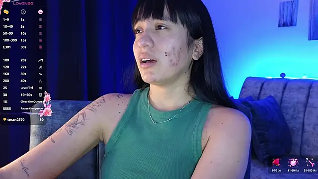 Snapshot of ZaraDames_ chatting on September 13, 2025, 4:12 am ZaraDames online show from September 13, 2025, 4:12 am