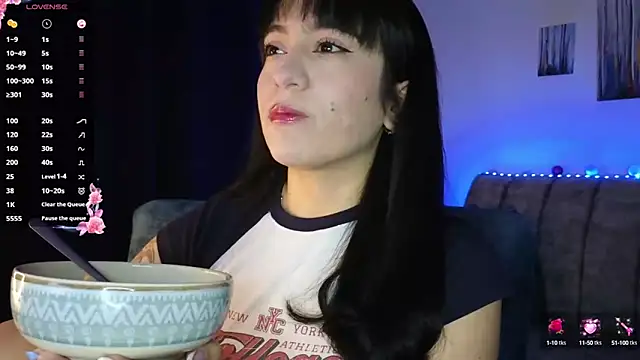 Snapshot of ZaraDames_ chatting on September 25, 2025, 3:43 am ZaraDames online show from September 25, 2025, 3:43 am