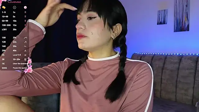 Snapshot of ZaraDames_ chatting on September 30, 2025, 3:33 am ZaraDames online show from September 30, 2025, 3:33 am