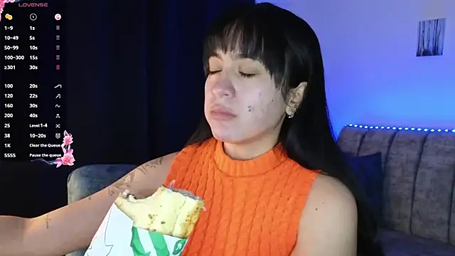 Snapshot of ZaraDames_ chatting on October 3, 2025, 3:14 am ZaraDames online show from October 3, 2025, 3:14 am