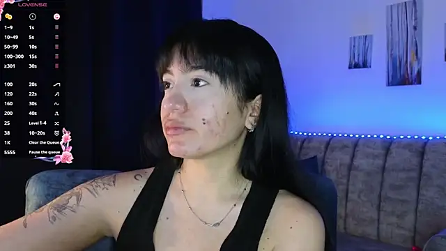 Snapshot of ZaraDames_ chatting on October 4, 2025, 2:53 am ZaraDames online show from October 4, 2025, 2:53 am