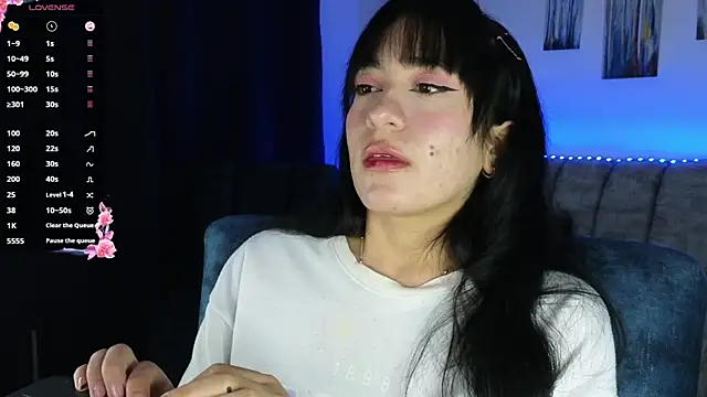 Snapshot of ZaraDames_ chatting on October 11, 2025, 2:33 am ZaraDames online show from October 11, 2025, 2:33 am