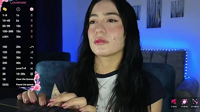 Snapshot of ZaraDames_ chatting on October 24, 2025, 3:14 am ZaraDames online show from October 24, 2025, 3:14 am