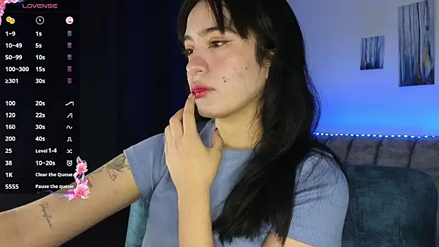 Snapshot of ZaraDames_ chatting on October 25, 2025, 2:19 am ZaraDames online show from October 25, 2025, 2:19 am