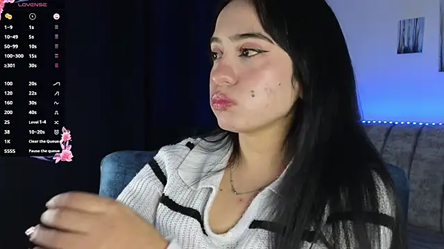 Snapshot of ZaraDames_ chatting on October 31, 2025, 2:56 am ZaraDames online show from October 31, 2025, 2:56 am