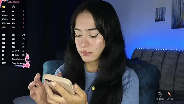 Snapshot of ZaraDames_ chatting on November 24, 2025, 3:17 am ZaraDames online show from November 24, 2025, 3:17 am