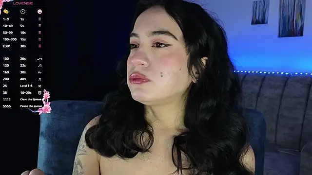 Snapshot of ZaraDames_ chatting on December 14, 2025, 3:23 am ZaraDames online show from December 14, 2025, 3:23 am