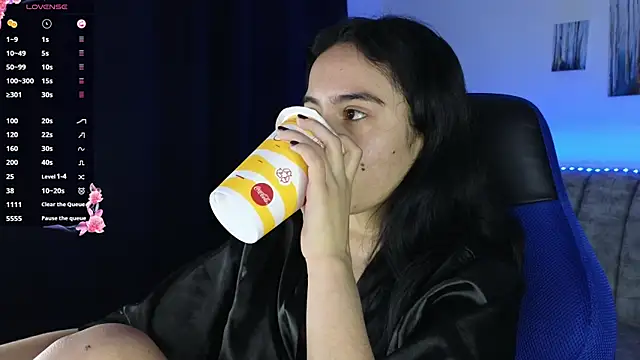 Snapshot of ZaraDames_ chatting on December 18, 2025, 4:29 am ZaraDames online show from December 18, 2025, 4:29 am