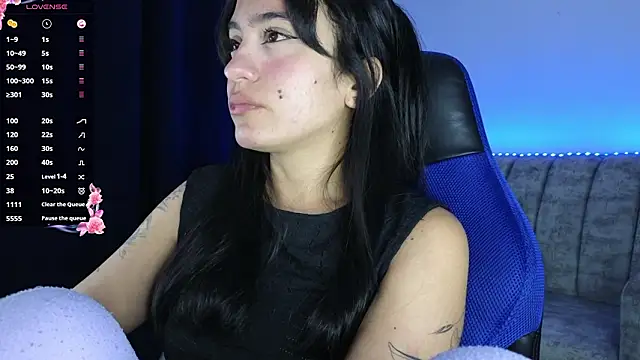 Snapshot of ZaraDames_ chatting on January 18, 2026, 2:59 am ZaraDames online show from January 18, 2026, 2:59 am