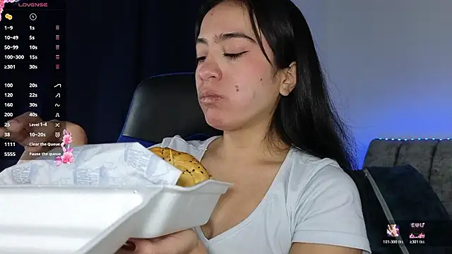 Snapshot of ZaraDames_ chatting on February 9, 2026, 3:32 am ZaraDames online show from February 9, 2026, 3:32 am