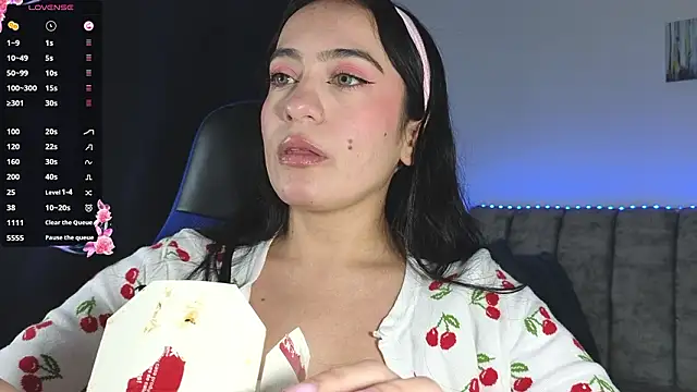 Snapshot of ZaraDames_ chatting on February 15, 2026, 3:58 am ZaraDames online show from February 15, 2026, 3:58 am