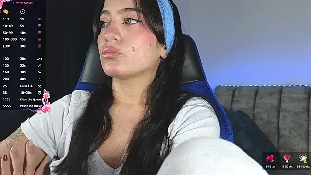 Snapshot of ZaraDames_ chatting on February 17, 2026, 3:47 am ZaraDames online show from February 17, 2026, 3:47 am