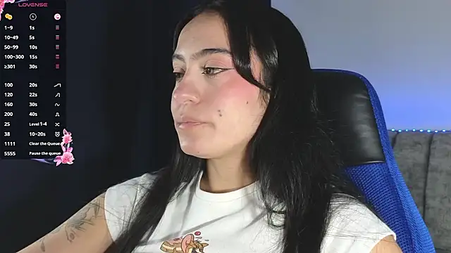 Snapshot of ZaraDames_ chatting on February 19, 2026, 4:08 am ZaraDames online show from February 19, 2026, 4:08 am