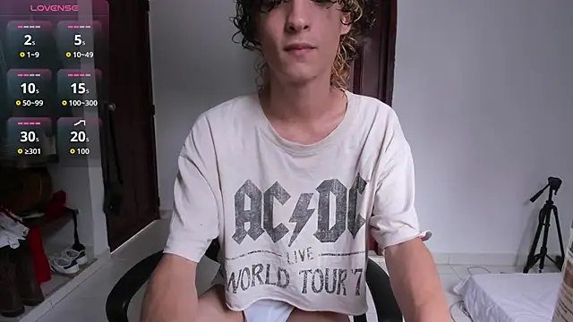 Snapshot of Danni_boy chatting on December 13, 2025, 8:47 pm Danni boy online show from December 13, 2025, 8:47 pm