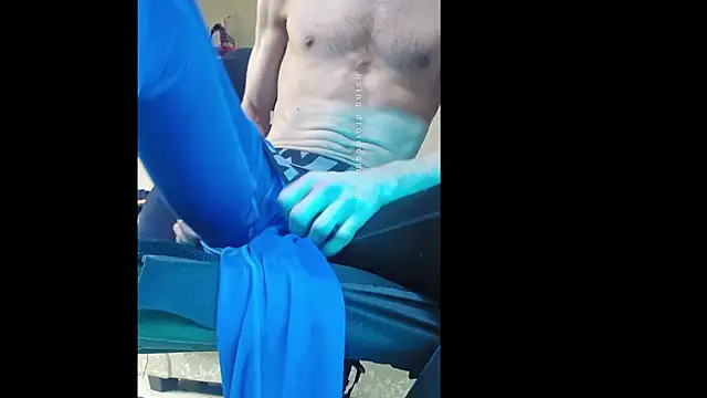 Snapshot of slendt94 chatting on March 6, 2025, 1:24 pm slendt94 online show from March 6, 2025, 1:24 pm