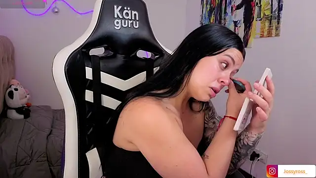 Snapshot of Victoryyy_ chatting on December 15, 2025, 4:44 pm Victoryyy online show from December 15, 2025, 4:44 pm