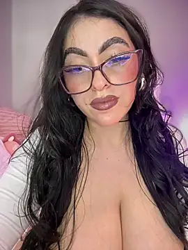 Snapshot of KatteWise chatting on February 4, 2026, 10:26 pm KatteWise online show from February 4, 2026, 10:26 pm