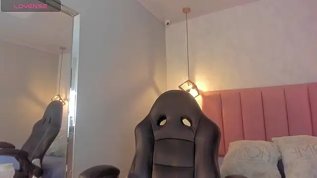 Snapshot of SUNNYCYRUS chatting on January 13, 2026, 12:43 pm SUNNYCYRUS online show from January 13, 2026, 12:43 pm