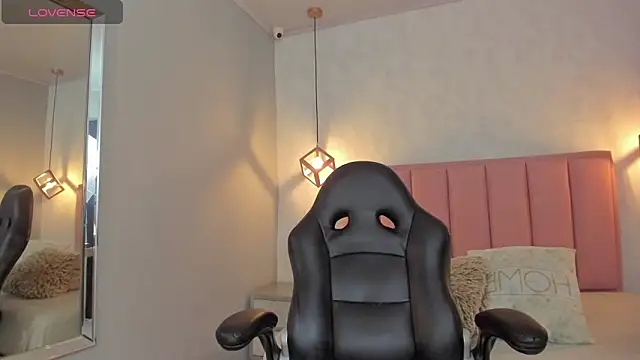 Snapshot of SUNNYCYRUS chatting on February 10, 2026, 12:42 pm SUNNYCYRUS online show from February 10, 2026, 12:42 pm