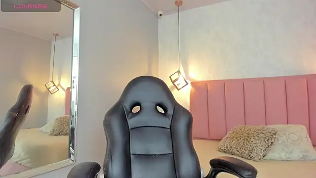 Snapshot of SUNNYCYRUS chatting on February 19, 2026, 12:34 pm SUNNYCYRUS online show from February 19, 2026, 12:34 pm