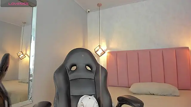 SUNNYCYRUS online show from March 13, 2026, 12:45 pm