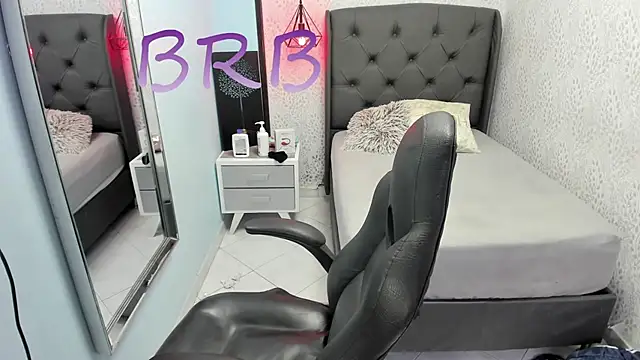 SUZETMONACO online show from February 5, 2026, 7:40 pm