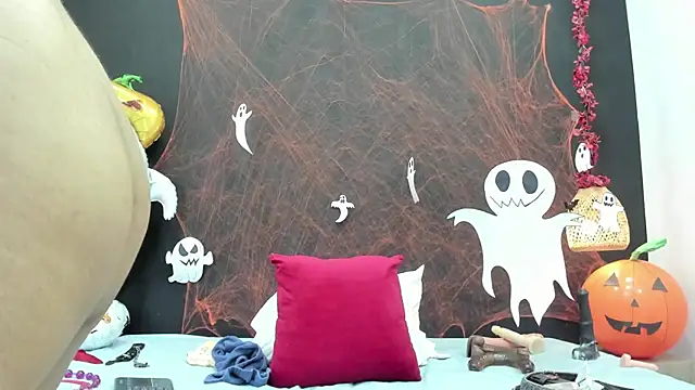 Snapshot of Luna_smit08 chatting on October 27, 2025, 8:13 pm Luna smit08 online show from October 27, 2025, 8:13 pm