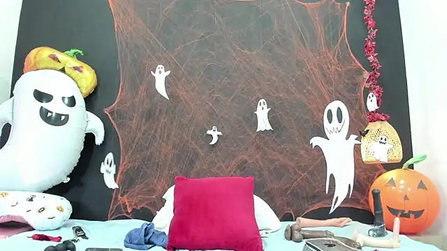 Snapshot of Luna_smit08 chatting on October 28, 2025, 7:27 pm Luna smit08 online show from October 28, 2025, 7:27 pm