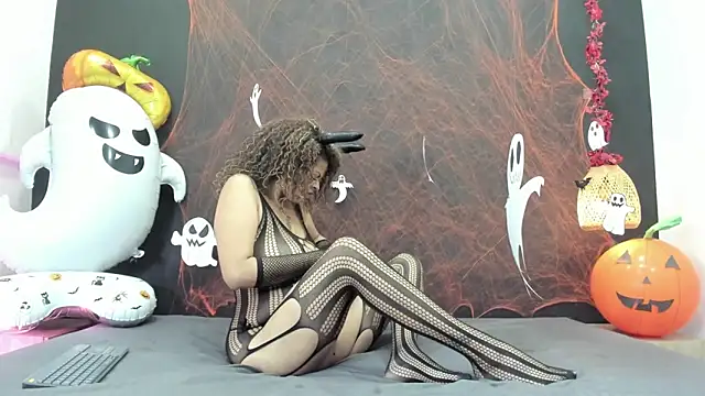 Snapshot of Luna_smit08 chatting on October 31, 2025, 3:46 pm Luna smit08 online show from October 31, 2025, 3:46 pm