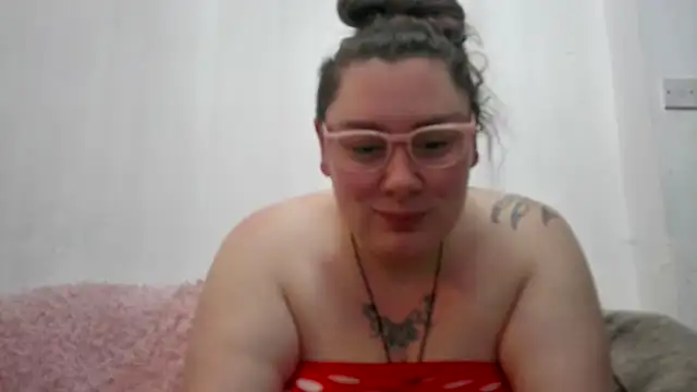 Bustycurves online show from December 16, 2025, 9:42 pm