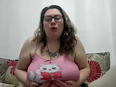 Snapshot of Bustycurves chatting on January 9, 2026, 11:13 am Bustycurves online show from January 9, 2026, 11:13 am