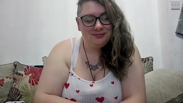 Snapshot of Bustycurves chatting on January 11, 2026, 12:37 am Bustycurves online show from January 11, 2026, 12:37 am