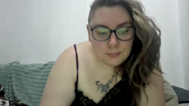 Snapshot of Bustycurves chatting on January 13, 2026, 8:47 pm Bustycurves online show from January 13, 2026, 8:47 pm