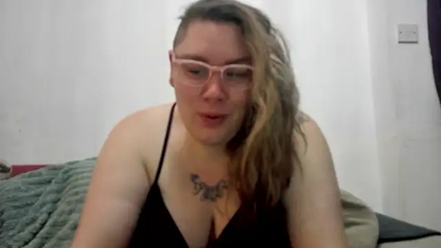 Snapshot of Bustycurves chatting on January 15, 2026, 2:27 am Bustycurves online show from January 15, 2026, 2:27 am