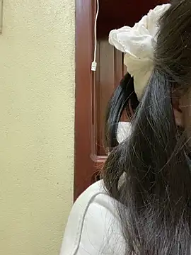 minmin2kk5 online show from March 8, 2025, 3:56 pm