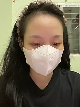 minmin2kk5 online show from October 13, 2025, 1:11 pm