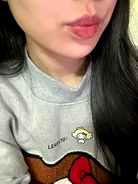 minmin2kk5 online show from November 23, 2025, 4:07 pm