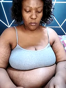 Snapshot of YummyChocolatexx2 chatting on April 18, 2026, 7:51 pm YummyChocolatexx2 online show from April 18, 2026, 7:51 pm