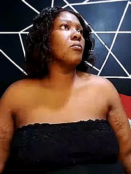 Snapshot of YummyChocolatexx2 chatting on May 2, 2026, 12:43 pm YummyChocolatexx2 online show from May 2, 2026, 12:43 pm