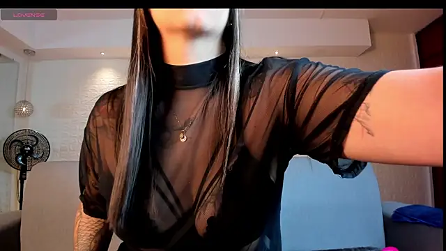 Snapshot of violet_scott chatting on March 17, 2025, 10:49 am violet scott online show from March 17, 2025, 10:49 am